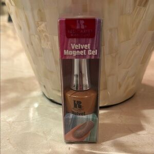 Red Carpet Manicure Velvet Magnet Gel